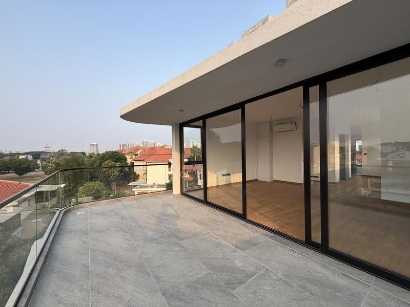Brand New & Freehold Bungalow, 4 levels with Lift and Pool, big for 3 generations!, near Siglap centre/MRT, call 8130 3636 to view now!, East Coast / Marine Parade, 6 Bedrooms, 9,280 sqft, Bungalow House For Sale, by Kim Yan 金燕, 500258371 - Balcony - PropertyGuru.com.sg