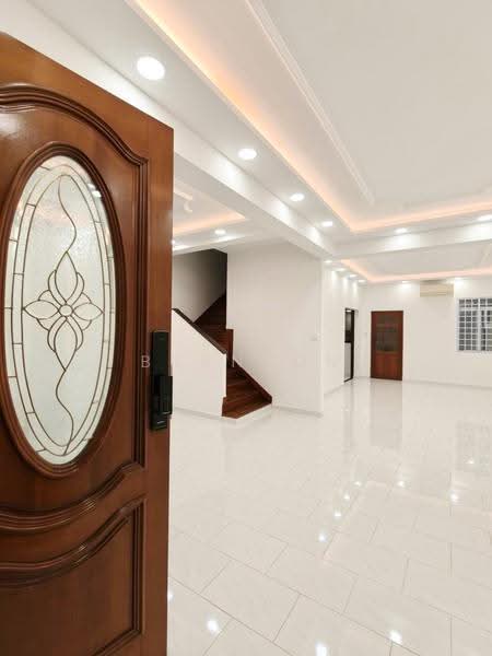 Seaside Park, East Coast / Marine Parade, 3 Bedrooms, 2,000 sqft, Terraced House For Rent, by Brandon Zheng 郑祺宝, 500258378 - Entrance - PropertyGuru.com.sg