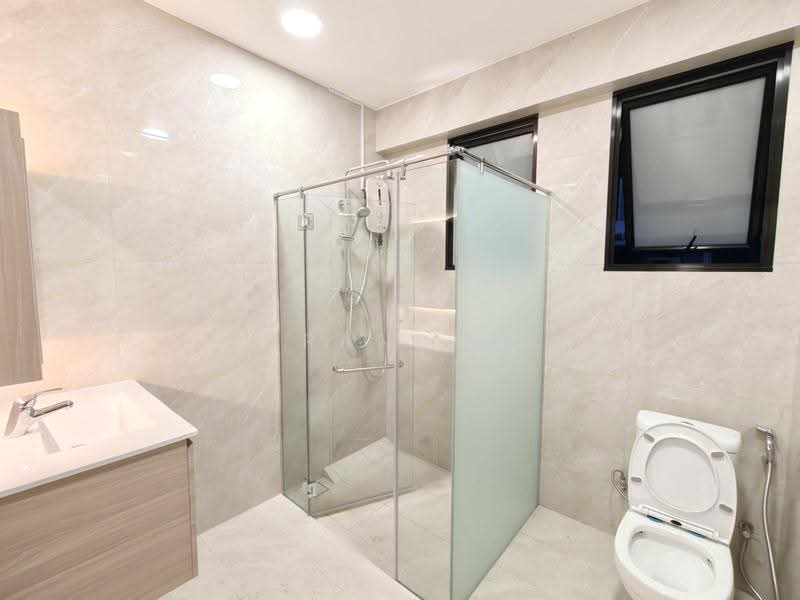 Seaside Park, East Coast / Marine Parade, 3 Bedrooms, 2,000 sqft, Terraced House For Rent, by Brandon Zheng 郑祺宝, 500258378 - Bathroom - PropertyGuru.com.sg