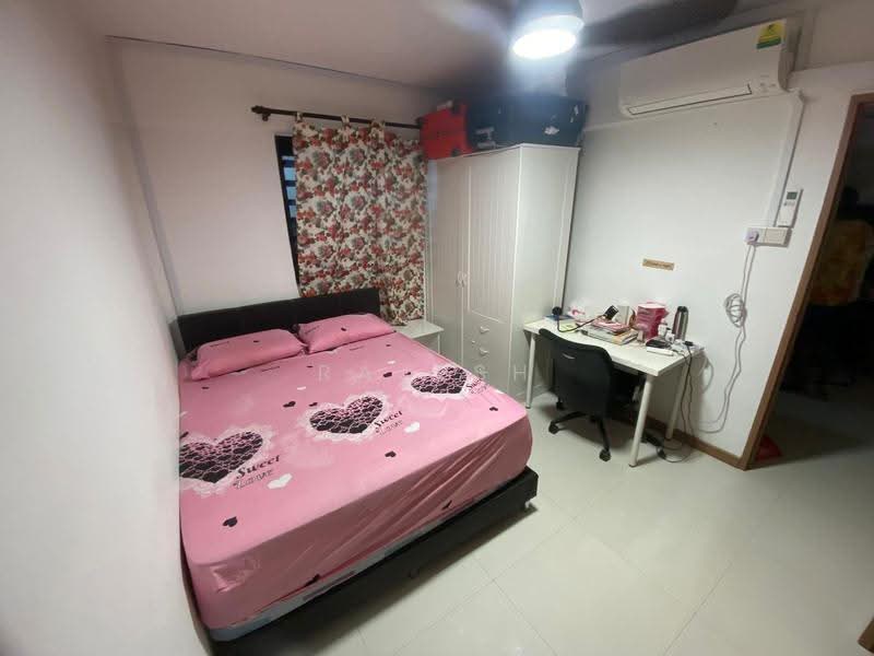 335A Smith Street, 335A Smith Street, Boat Quay / Raffles Place / Marina, Room Rental, 300 sqft, HDB Flat For Rent, by Rajesh Balasubramanian, 500258386 - Bedroom - PropertyGuru.com.sg