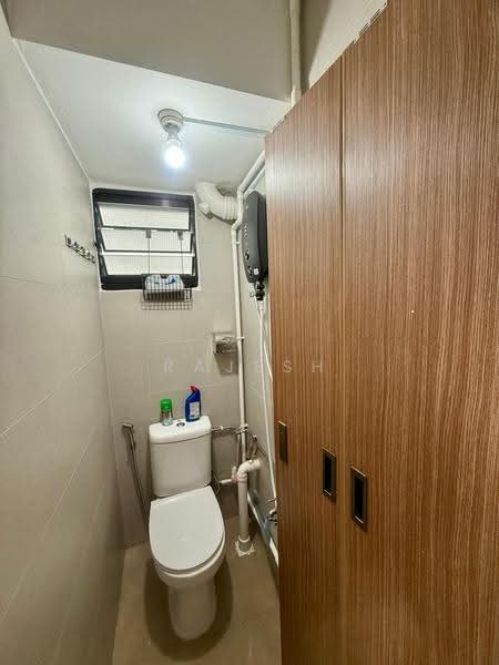 335A Smith Street, 335A Smith Street, Boat Quay / Raffles Place / Marina, Room Rental, 300 sqft, HDB Flat For Rent, by Rajesh Balasubramanian, 500258386 - Bathroom - PropertyGuru.com.sg