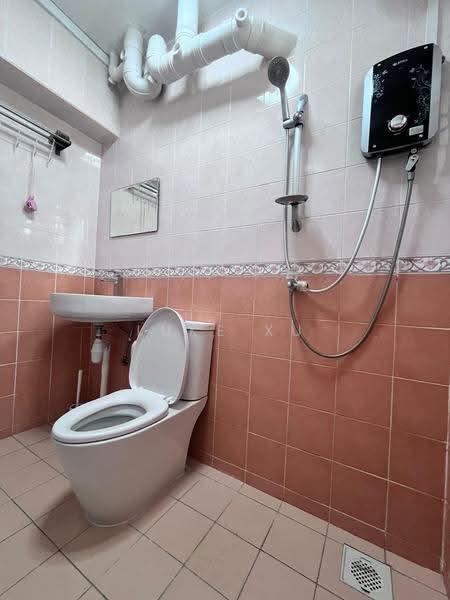 260A Sengkang East Way, 260A Sengkang East Way, Hougang / Punggol / Sengkang, 3 Bedrooms, 969 sqft, HDB Flat For Rent, by Luke Xu, 500258387 - Bathroom - PropertyGuru.com.sg