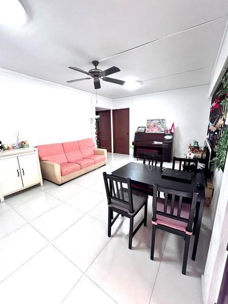 260A Sengkang East Way, 260A Sengkang East Way, Hougang / Punggol / Sengkang, 3 Bedrooms, 969 sqft, HDB Flat For Rent, by Luke Xu, 500258387 - Living Room - PropertyGuru.com.sg