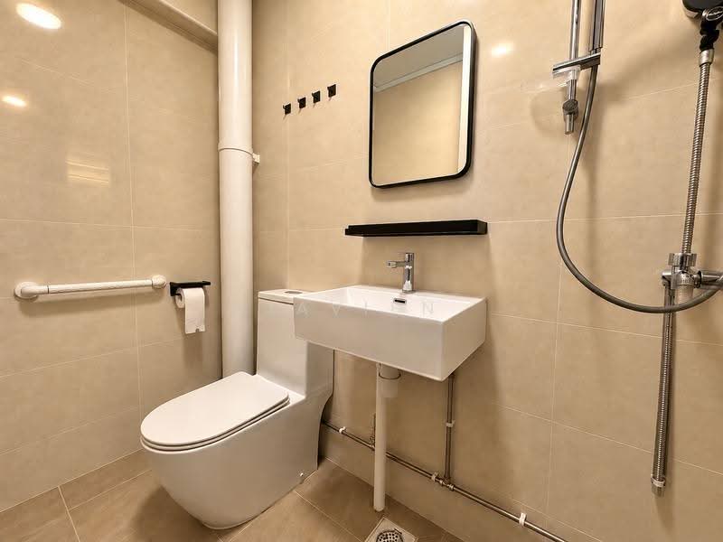 435 Hougang Avenue 8, 435 Hougang Avenue 8, Hougang / Punggol / Sengkang, 4 Bedrooms, 1,216 sqft, HDB Flat For Sale, by Javien Lee 李峙樑, 500258391 - Bathroom - PropertyGuru.com.sg