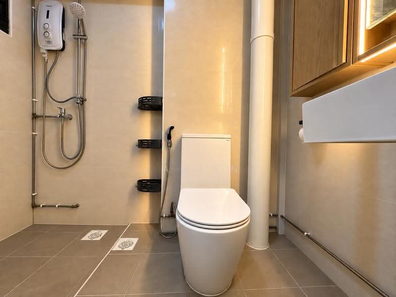 435 Hougang Avenue 8, 435 Hougang Avenue 8, Hougang / Punggol / Sengkang, 4 Bedrooms, 1,216 sqft, HDB Flat For Sale, by Javien Lee 李峙樑, 500258391 - Bathroom - PropertyGuru.com.sg