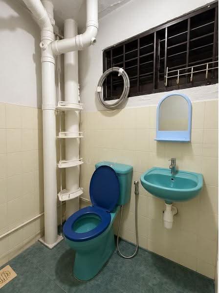 531 Hougang Avenue 6, 531 Hougang Avenue 6, Hougang / Punggol / Sengkang, 3 Bedrooms, 904 sqft, HDB Flat For Sale, by Rusydi Yusoff, 500258404 - Bathroom - PropertyGuru.com.sg