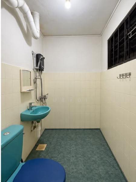 531 Hougang Avenue 6, 531 Hougang Avenue 6, Hougang / Punggol / Sengkang, 3 Bedrooms, 904 sqft, HDB Flat For Sale, by Rusydi Yusoff, 500258404 - Bathroom - PropertyGuru.com.sg