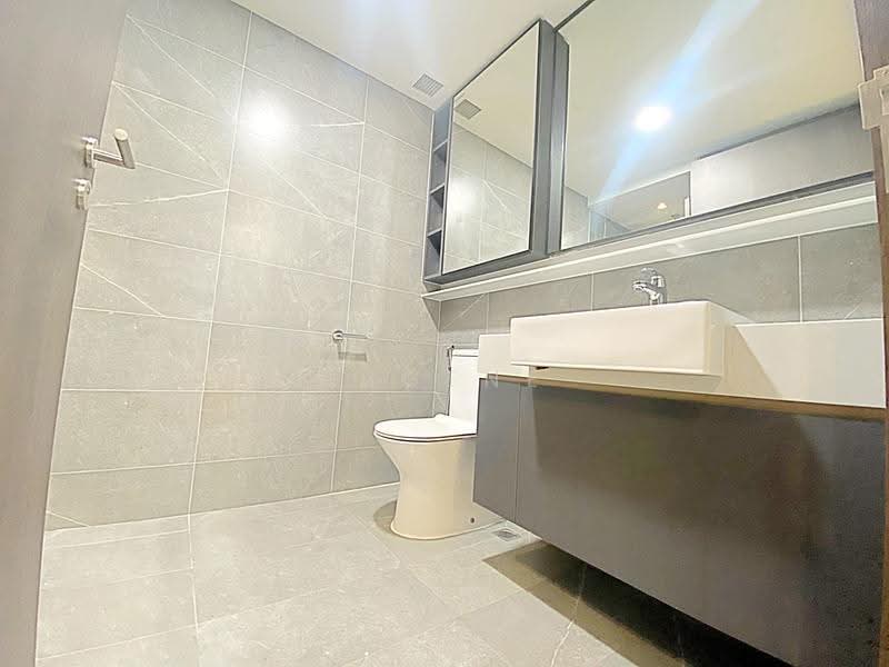 Riverfront Residences, 41 Hougang Avenue 7, Hougang / Punggol / Sengkang, 2 Bedrooms, 721 sqft, Condominium For Sale, by Eugene Chen, 500258425 - Bathroom - PropertyGuru.com.sg