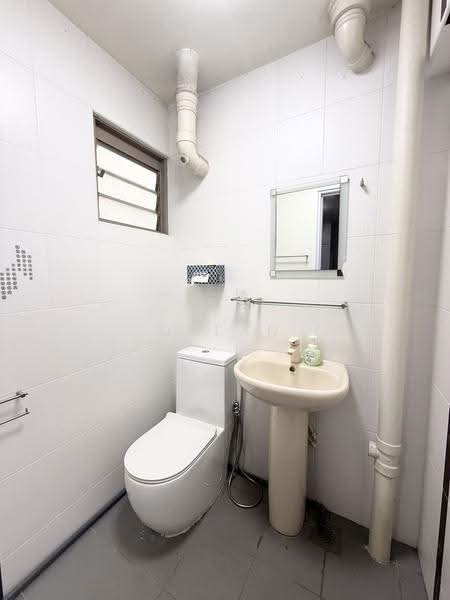 150 Ang Mo Kio Avenue 5, 150 Ang Mo Kio Avenue 5, Ang Mo Kio / Bishan / Thomson, 2 Bedrooms, 883 sqft, HDB Flat For Sale, by Dylan Lee, 500258434 - Bathroom - PropertyGuru.com.sg
