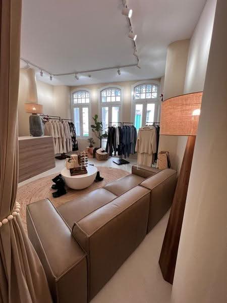 Shop at 2 level Joo Chiat Road near Joo Chiat Complex, Joo Chiat Road, East Coast / Marine Parade, 1,000 sqft, Shop / Shophouse For Rent, by Evone Yap, 500258444 - Interior - CommercialGuru.com.sg