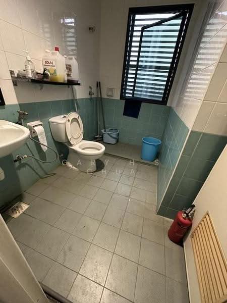 Toh Guan Centre, 21 Toh Guan Road East, Boon Lay / Jurong / Tuas, 1,367 sqft, Factory / Workshop (B2) For Sale, by Gary H S Chua, 500258448 - Bathroom - CommercialGuru.com.sg