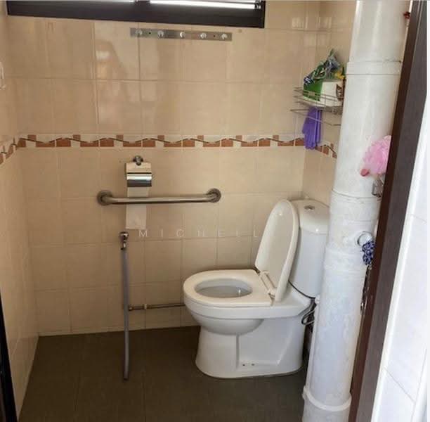 414 Ang Mo Kio Avenue 10, 414 Ang Mo Kio Avenue 10, Ang Mo Kio / Bishan / Thomson, 3 Bedrooms, 1,076 sqft, HDB Flat For Rent, by Michelle Lee, 500258451 - Bathroom - PropertyGuru.com.sg