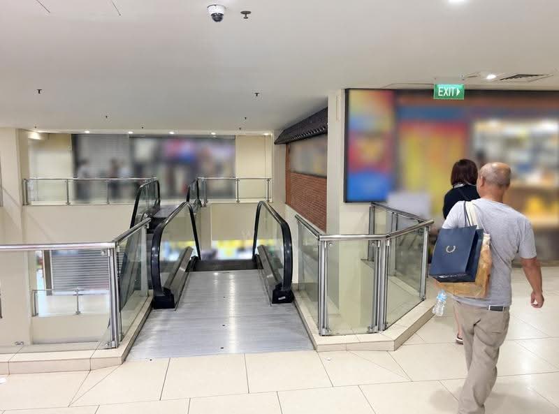 Lucky Plaza, 304 Orchard Road, Orchard / River Valley, 500 sqft, Food & Beverage For Rent, by W J Wong, 500258455 - Interior - CommercialGuru.com.sg