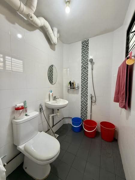 134 Bedok Reservoir Road, 134 Bedok Reservoir Road, Bedok / Upper East Coast, 3 Bedrooms, 904 sqft, HDB Flat For Sale, by Shawn Tan, 500258465 - Bathroom - PropertyGuru.com.sg