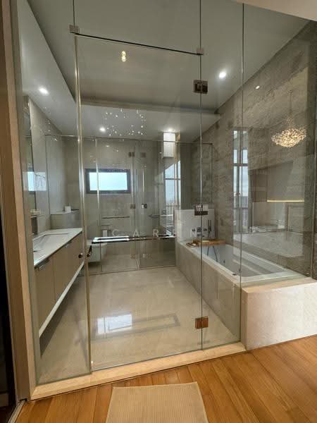 Duplex 4 bed within 10 min walk to Marine Parade MRt, Amber road, East Coast / Marine Parade, 4 Bedrooms, 2,906 sqft, Condominium For Rent, by Caren Tan, 500258486 - Bathroom - PropertyGuru.com.sg