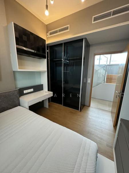 Duplex 4 bed within 10 min walk to Marine Parade MRt, Amber road, East Coast / Marine Parade, 4 Bedrooms, 2,906 sqft, Condominium For Rent, by Caren Tan, 500258486 - Bedroom - PropertyGuru.com.sg