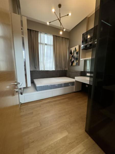 Duplex 4 bed within 10 min walk to Marine Parade MRt, Amber road, East Coast / Marine Parade, 4 Bedrooms, 2,906 sqft, Condominium For Rent, by Caren Tan, 500258486 - Bedroom - PropertyGuru.com.sg