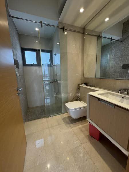 Duplex 4 bed within 10 min walk to Marine Parade MRt, Amber road, East Coast / Marine Parade, 4 Bedrooms, 2,906 sqft, Condominium For Rent, by Caren Tan, 500258486 - Bathroom - PropertyGuru.com.sg
