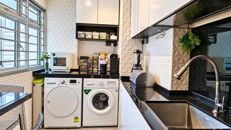 392 Bukit Batok West Avenue 5, 392 Bukit Batok West Avenue 5, Dairy Farm / Bukit Panjang / Choa Chu Kang, 3 Bedrooms, 990 sqft, HDB Flat For Sale, by Ailsa Ang, 500258502 - Kitchen - PropertyGuru.com.sg