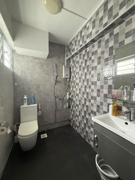 516 Jurong West Street 52, 516 Jurong West Street 52, Boon Lay / Jurong / Tuas, 2 Bedrooms, 797 sqft, HDB Flat For Sale, by James Lee, 500258512 - Bathroom - PropertyGuru.com.sg