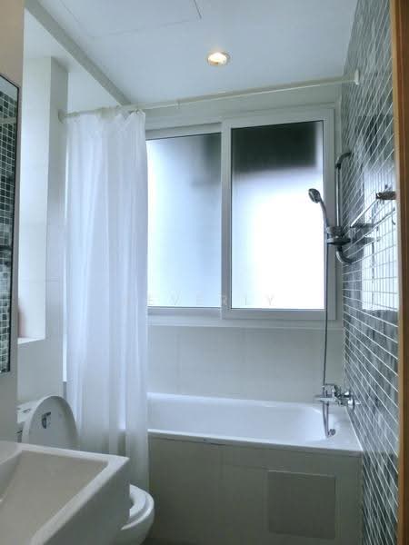 * Good value nice 1 bedroom apt only 10 mins' walk to Novena *, Newton / Novena, 1 Bedroom, 517 sqft, Apartment For Sale, by Beverly M Goh, 500258539 - Bathroom - PropertyGuru.com.sg