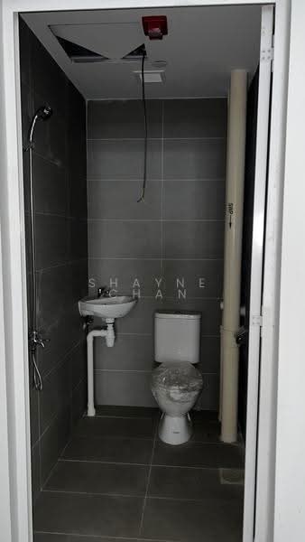 CT Foodchain, 200 Pandan Loop, Buona Vista / West Coast / Clementi New Town, 1,798 sqft, Factory / Workshop (B2) For Rent, by Shayne Chan, 500258596 - Bathroom - CommercialGuru.com.sg
