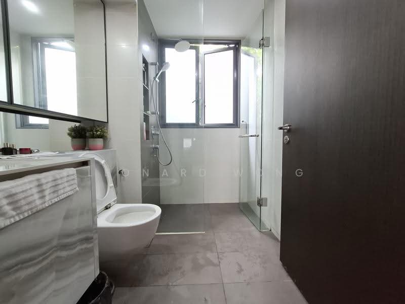The Lilium, 33 How Sun Road, Hougang / Punggol / Sengkang, 4 Bedrooms, 1,356 sqft, Condominium For Sale, by Leonard Wong, 500258619 - Bathroom - PropertyGuru.com.sg
