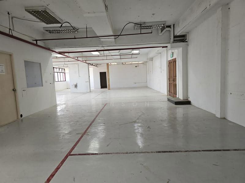 Below $2psf warehouse 1500-9999sf available bensonchan9o36.5ooo, Genting lane, Eunos / Geylang / Paya Lebar, 4,000 sqft, Warehouse For Rent, by Benson Chan, 500258626 - Interior - CommercialGuru.com.sg