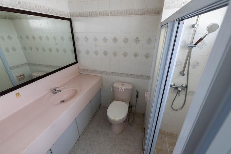 Highgate Crescent, Clementi Park / Upper Bukit Timah, 6 Bedrooms, 3,154 sqft, Terraced House For Rent, by Tim Toh Zi Tao, 500258649 - Bathroom - PropertyGuru.com.sg