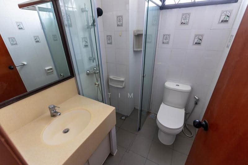 Highgate Crescent, Clementi Park / Upper Bukit Timah, 6 Bedrooms, 3,154 sqft, Terraced House For Rent, by Tim Toh Zi Tao, 500258649 - Bathroom - PropertyGuru.com.sg