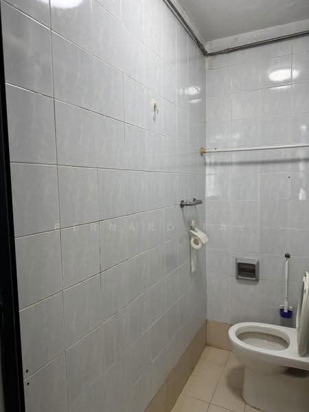 57 Lorong 5 Toa Payoh, 57 Lorong 5 Toa Payoh, Balestier / Toa Payoh, 2 Bedrooms, 657 sqft, HDB Flat For Sale, by Bernard Tay, 500258675 - Bathroom - PropertyGuru.com.sg