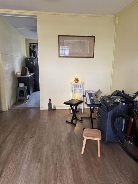 57 Lorong 5 Toa Payoh, 57 Lorong 5 Toa Payoh, Balestier / Toa Payoh, 2 Bedrooms, 657 sqft, HDB Flat For Sale, by Bernard Tay, 500258675 - Living Room - PropertyGuru.com.sg