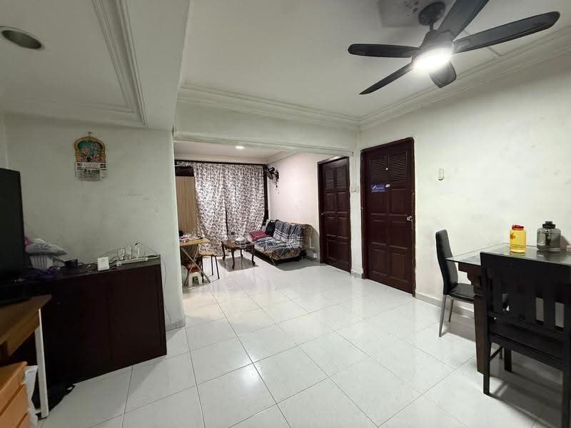 98 Bedok North Avenue 4, 98 Bedok North Avenue 4, Bedok / Upper East Coast, 3 Bedrooms, 1,291 sqft, HDB Flat For Sale, by Bill Singh, 500258678 - Living Room - PropertyGuru.com.sg