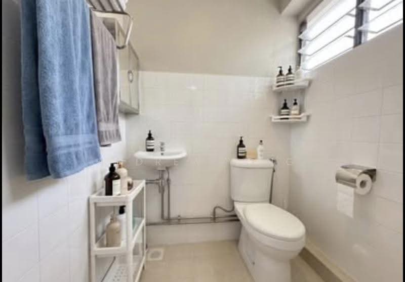 211 Hougang Street 21, 211 Hougang Street 21, Hougang / Punggol / Sengkang, 2 Bedrooms, 732 sqft, HDB Flat For Sale, by Andrew Yong, 500258685 - Bathroom - PropertyGuru.com.sg