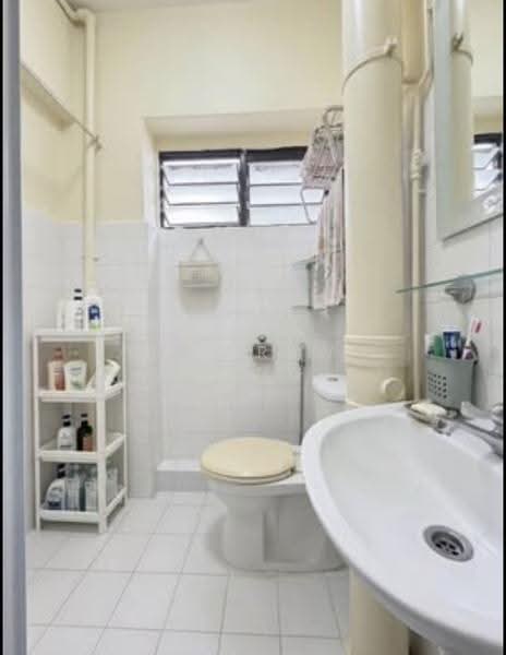 211 Hougang Street 21, 211 Hougang Street 21, Hougang / Punggol / Sengkang, 2 Bedrooms, 732 sqft, HDB Flat For Sale, by Andrew Yong, 500258685 - Bathroom - PropertyGuru.com.sg