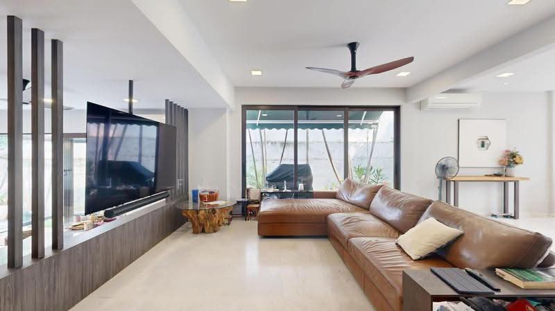 Freehold Corner Terrace within 1km to 2 Popular Primary Schools, Paya Lebar Cresent, Lor Ah Soo, Tai Keng Gardens, Upper Paya Lebar Road, Hougang / Punggol / Sengkang, 5 Bedrooms, 3,700 sqft, Corner Terrace For Sale, by Fann Fan, 500258688 - Living Room - PropertyGuru.com.sg