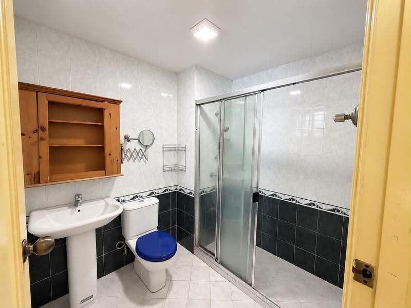 52 westwood Avenue, Boon Lay / Jurong / Tuas, Room Rental, 150 sqft, Terraced House For Rent, by Adrian Lee 李俊汶, 500258763 - Bathroom - PropertyGuru.com.sg