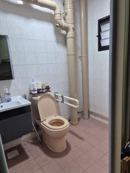 966 Hougang Avenue 9, 966 Hougang Avenue 9, Hougang / Punggol / Sengkang, Room Rental, 140 sqft, HDB Flat For Rent, by Andy Tan, 500258796 - Bathroom - PropertyGuru.com.sg