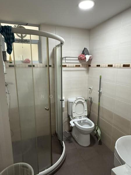 Lakepoint Condo, 2 Lakepoint Drive, Boon Lay / Jurong / Tuas, Room Rental, 150 sqft, Condominium For Rent, by Norman Lim, 500258815 - Bathroom - PropertyGuru.com.sg