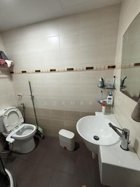 Lakepoint Condo, 2 Lakepoint Drive, Boon Lay / Jurong / Tuas, Room Rental, 150 sqft, Condominium For Rent, by Norman Lim, 500258815 - Bathroom - PropertyGuru.com.sg