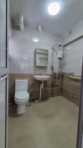 111 Bukit Batok West Avenue 6, 111 Bukit Batok West Avenue 6, Dairy Farm / Bukit Panjang / Choa Chu Kang, 3 Bedrooms, 1,420 sqft, HDB Flat For Rent, by Bikay Lim, 500258819 - Master Bathroom - PropertyGuru.com.sg