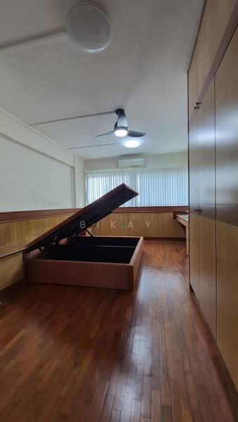 111 Bukit Batok West Avenue 6, 111 Bukit Batok West Avenue 6, Dairy Farm / Bukit Panjang / Choa Chu Kang, 3 Bedrooms, 1,420 sqft, HDB Flat For Rent, by Bikay Lim, 500258819 - Master Bedroom - PropertyGuru.com.sg