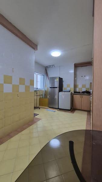 111 Bukit Batok West Avenue 6, 111 Bukit Batok West Avenue 6, Dairy Farm / Bukit Panjang / Choa Chu Kang, 3 Bedrooms, 1,420 sqft, HDB Flat For Rent, by Bikay Lim, 500258819 - Kitchen - PropertyGuru.com.sg