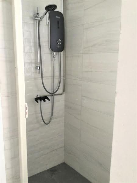 78 Moh Guan Terrace, 78 Moh Guan Terrace, Alexandra / Commonwealth, 2 Bedrooms, 786 sqft, HDB Flat For Sale, by Eric Tan, 500258830 - Bathroom - PropertyGuru.com.sg