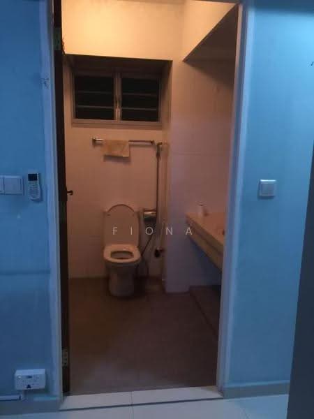 Blk 416 Clementi Avenue 1, Clementi Avenue 1, Room Rental, 150 sqft, HDB Flat For Rent, by Fiona Wang, 500258844 - Bathroom - PropertyGuru.com.sg