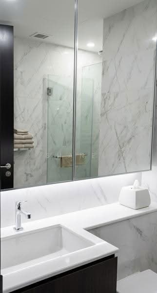 Midtown Bay, 122 Beach Road, Beach Road / Bugis / Rochor, 1 Bedroom, 484 sqft, Condominium For Sale, by Shanel Liew, 500258858 - Bathroom - PropertyGuru.com.sg