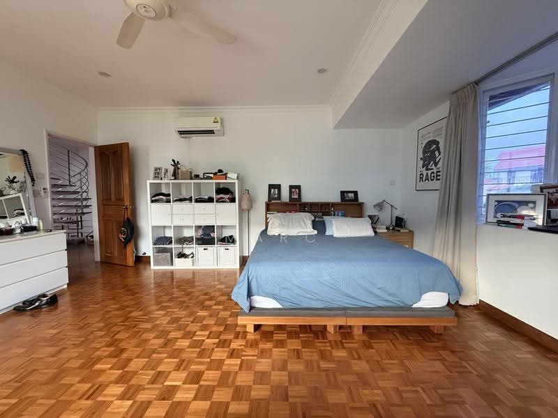 Semi-D with pool along cul-de-sac, Tai Yuan Heights/ Lorong Chuan/ Grace Park, Hougang / Punggol / Sengkang, 5 Bedrooms, 4,000 sqft, Semi-Detached House For Rent, by Marc Chia Peng Wen, 500258862 - Bedroom - PropertyGuru.com.sg