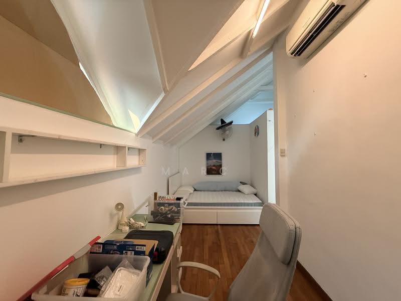 Semi-D with pool along cul-de-sac, Tai Yuan Heights/ Lorong Chuan/ Grace Park, Hougang / Punggol / Sengkang, 5 Bedrooms, 4,000 sqft, Semi-Detached House For Rent, by Marc Chia Peng Wen, 500258862 - Bedroom - PropertyGuru.com.sg