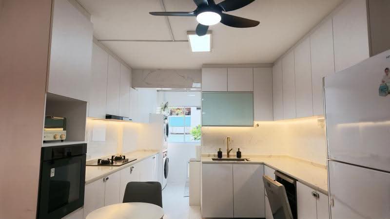348 Tampines Street 33, 348 Tampines Street 33, Pasir Ris / Tampines, 5 Bedrooms, 1,335 sqft, HDB Flat For Sale, by Jen Ong 王秀嬌, 500258895 - Kitchen - PropertyGuru.com.sg