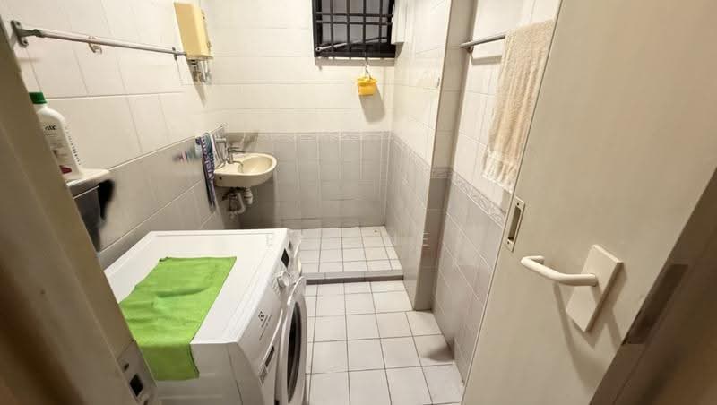 359A Admiralty Drive, 359A Admiralty Drive, Sembawang / Yishun, Room Rental, 150 sqft, HDB Flat For Rent, by Elaine Hong Ai Lian, 500258899 - Bathroom - PropertyGuru.com.sg